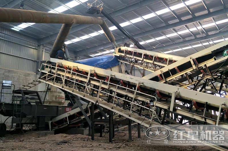 花崗巖石制砂、場地有限怎么辦？這臺移動制沙機(jī)幫你搞定